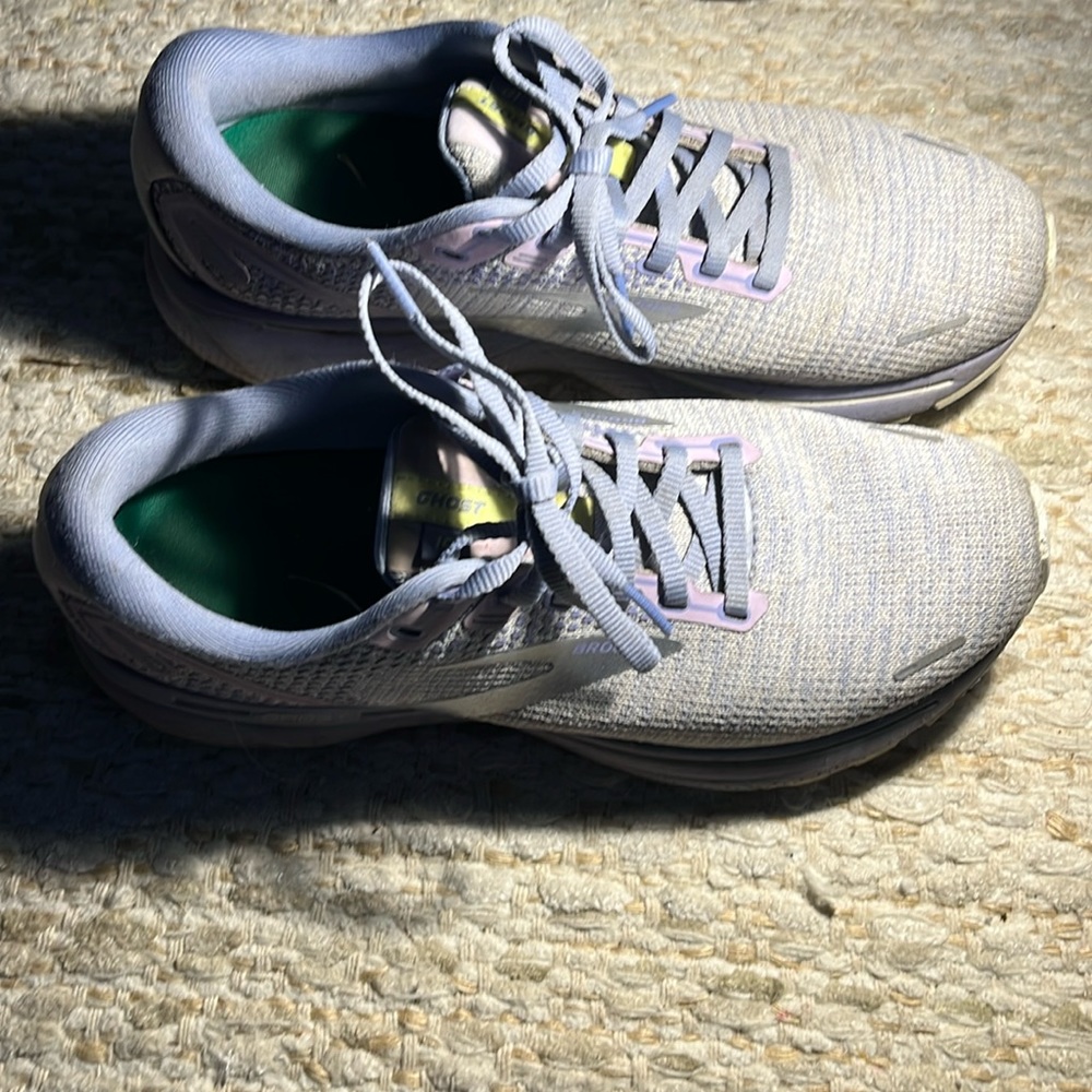 Brooks shoes size 8